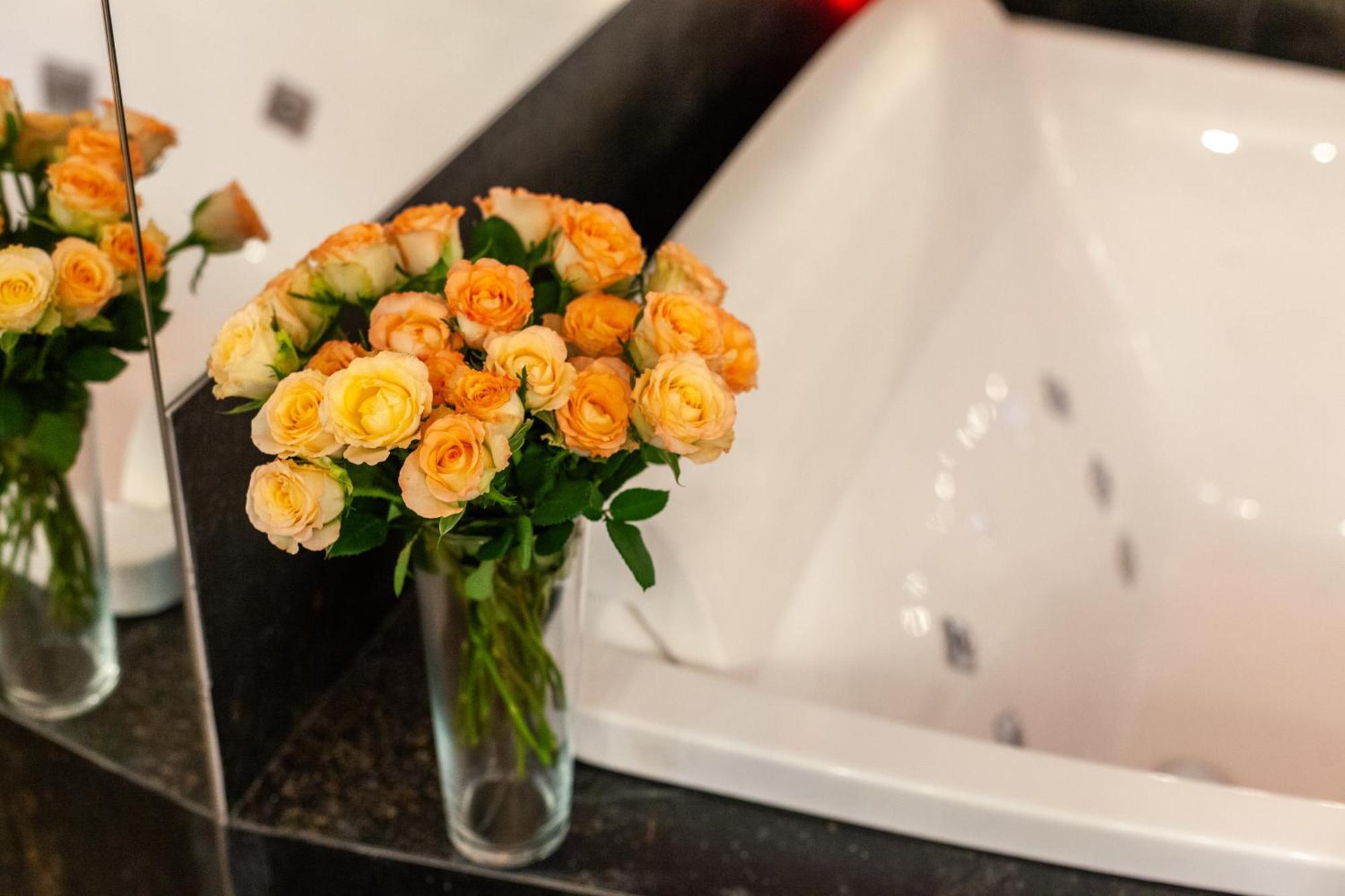 Royal Hot Jucuzzi Apartment 리비프 외부 사진